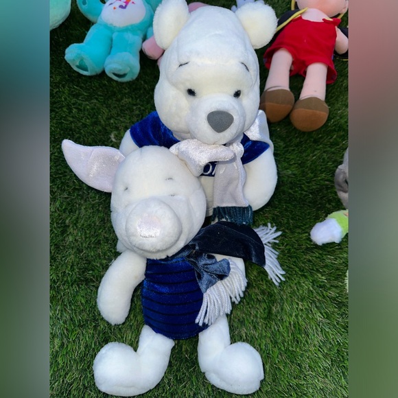 This Disney Store Exclusive pooh , piglet - Picture 3 of 3